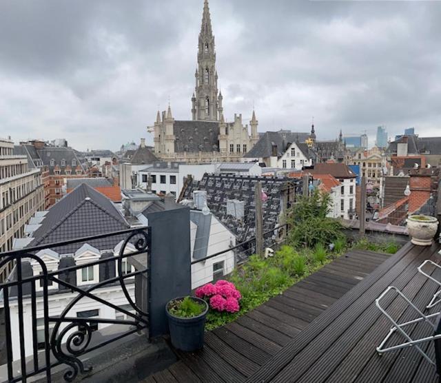 Duplex dernier étage avec terasse à deux pas de la grand place Bruxelles Extérieur photo