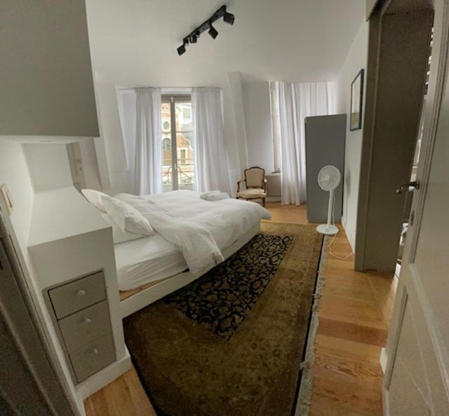 Duplex dernier étage avec terasse à deux pas de la grand place Bruxelles Extérieur photo